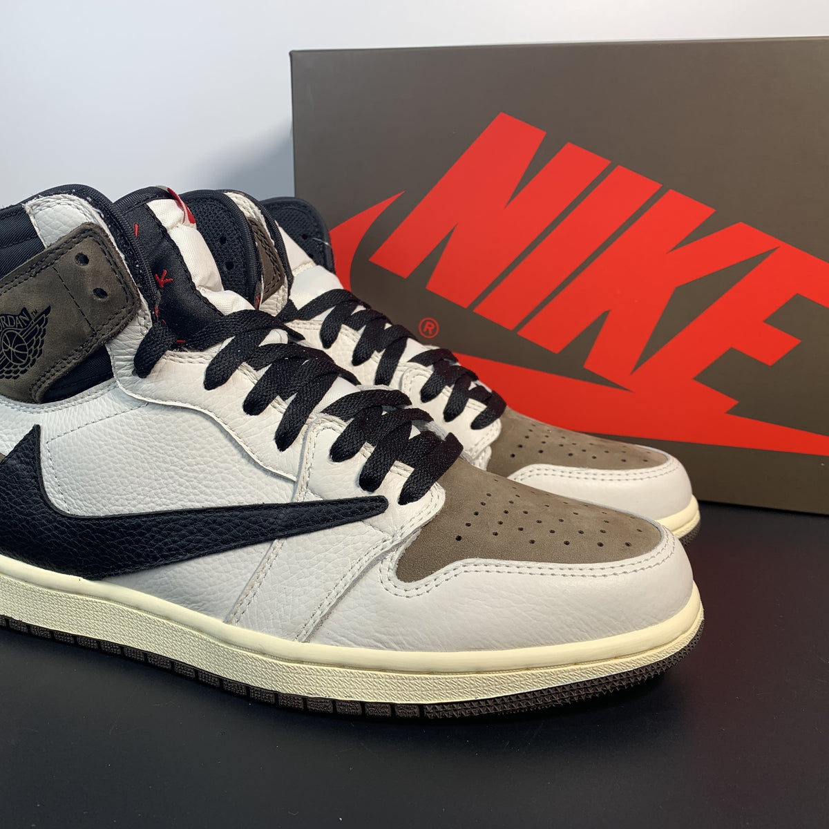 Nike Travis Scott x Air Jordan 1 Retro High OG 'Mocha'