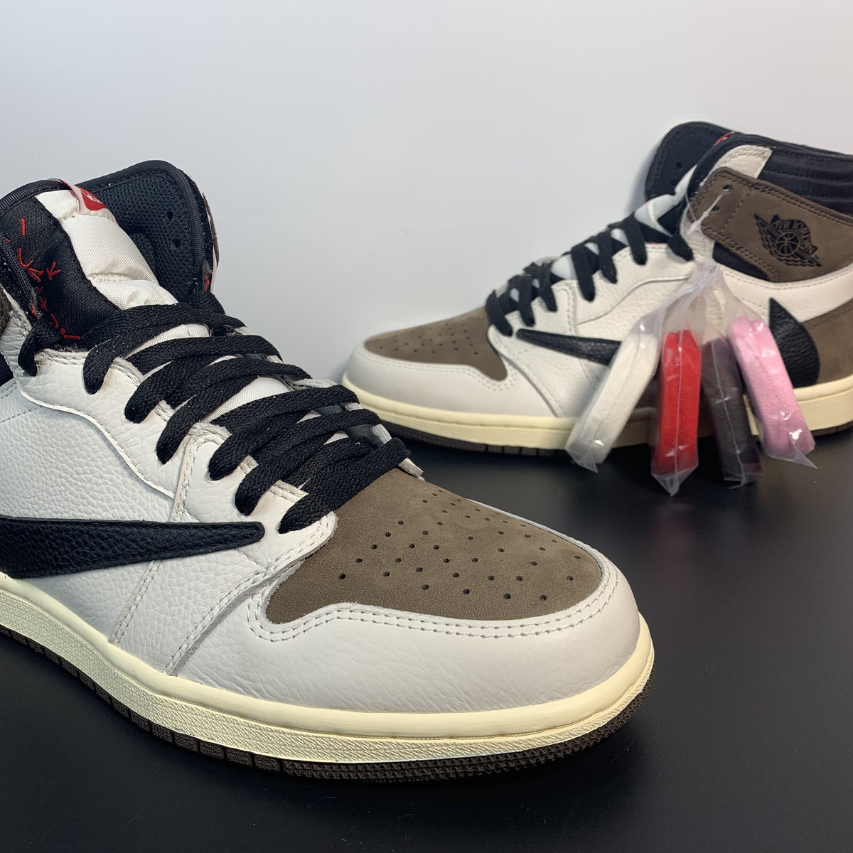 Nike Travis Scott x Air Jordan 1 Retro High OG 'Mocha'