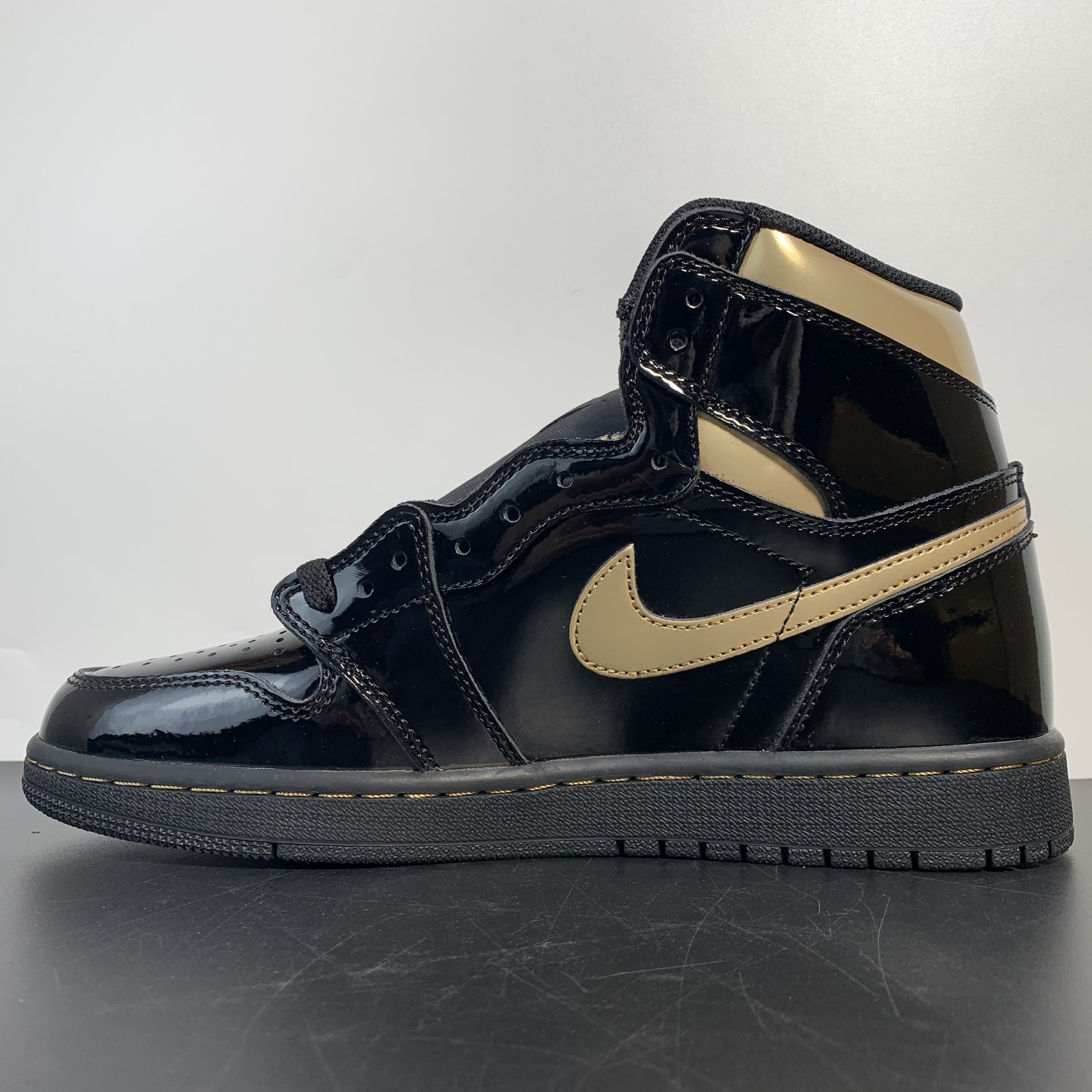Nike Air Jordan 1 Retro High OG 'Black Metallic Gold'