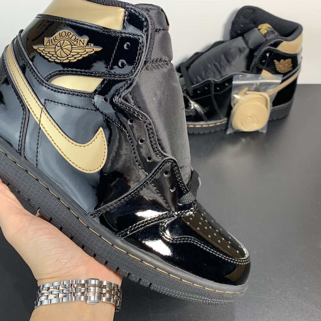 Nike Air Jordan 1 Retro High OG 'Black Metallic Gold'