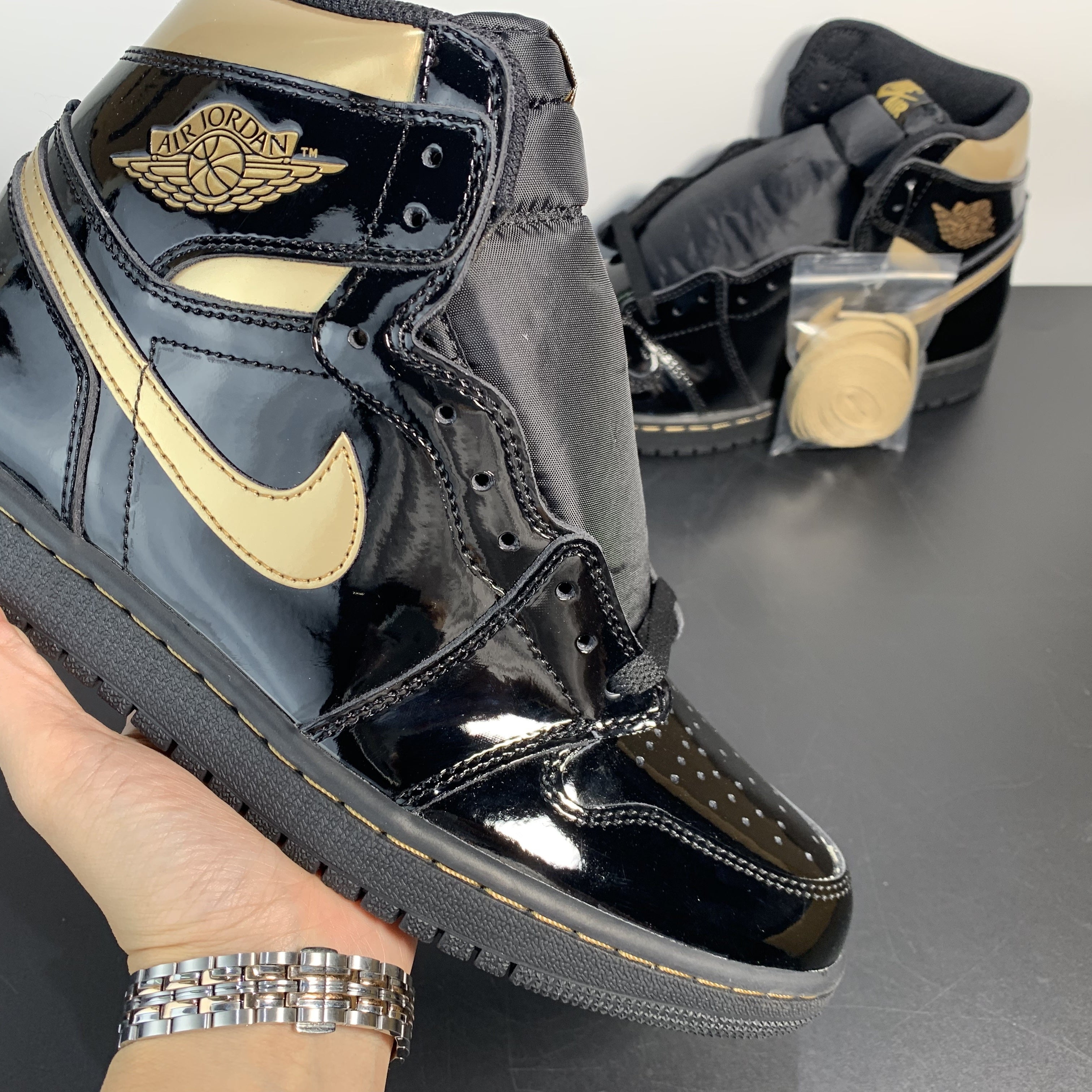 Nike Air Jordan 1 Retro High OG 'Black Metallic Gold'