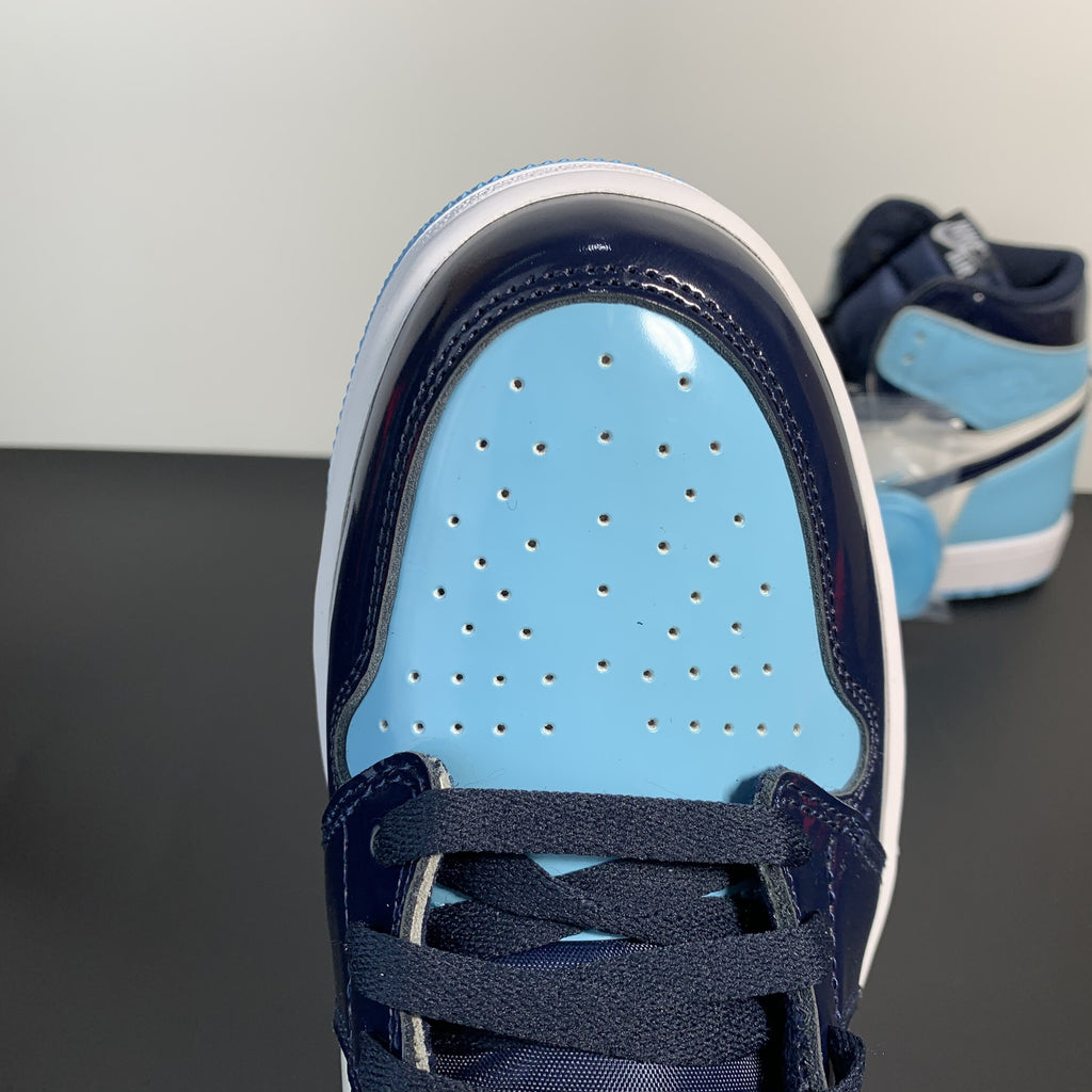 Nike Wmns Air Jordan 1 Retro High OG 'Blue Chill'