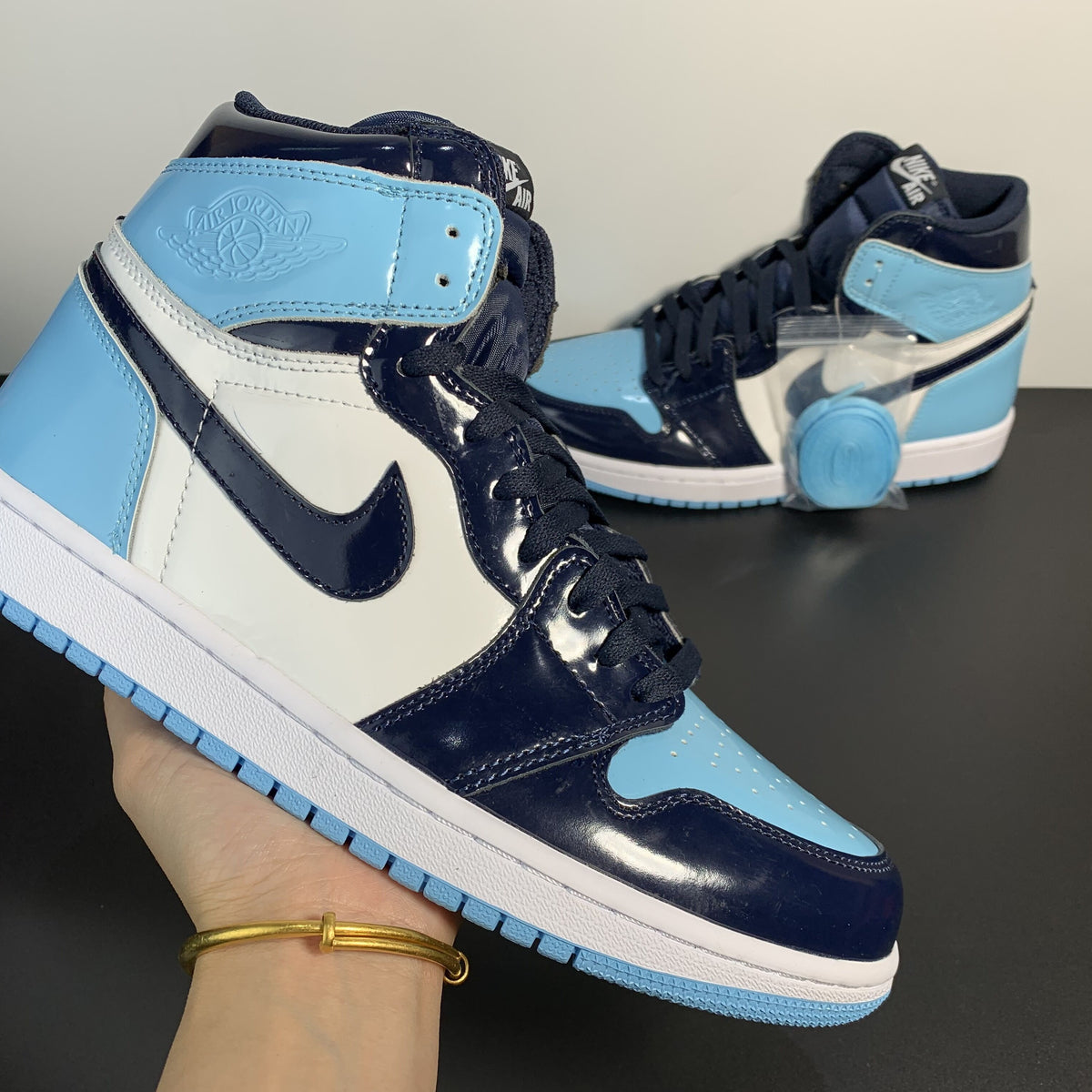 Nike Wmns Air Jordan 1 Retro High OG 'Blue Chill'