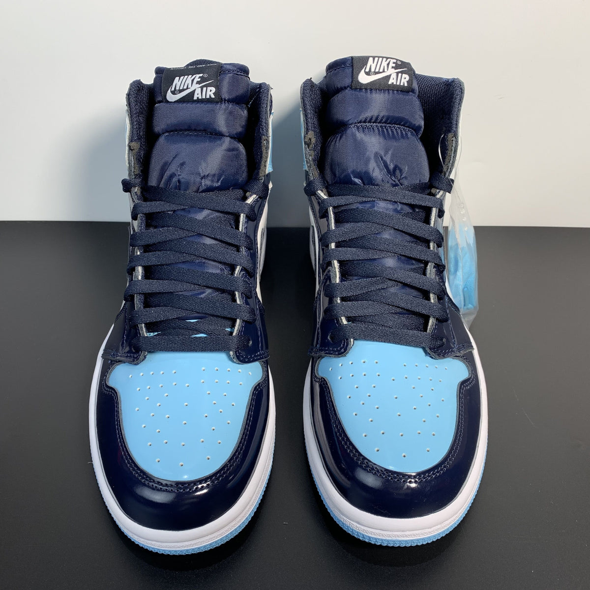 Nike Wmns Air Jordan 1 Retro High OG 'Blue Chill'