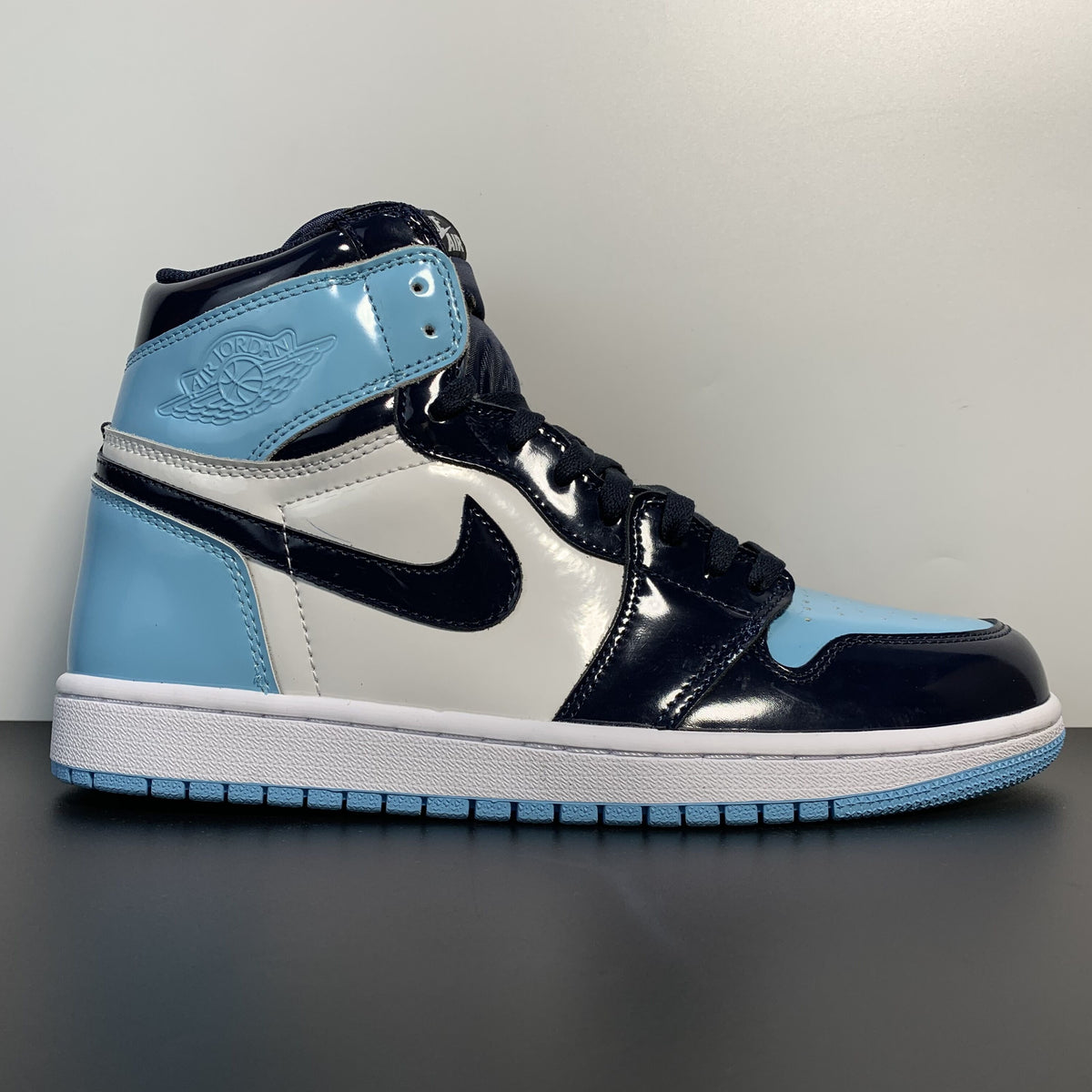 Nike Wmns Air Jordan 1 Retro High OG 'Blue Chill'
