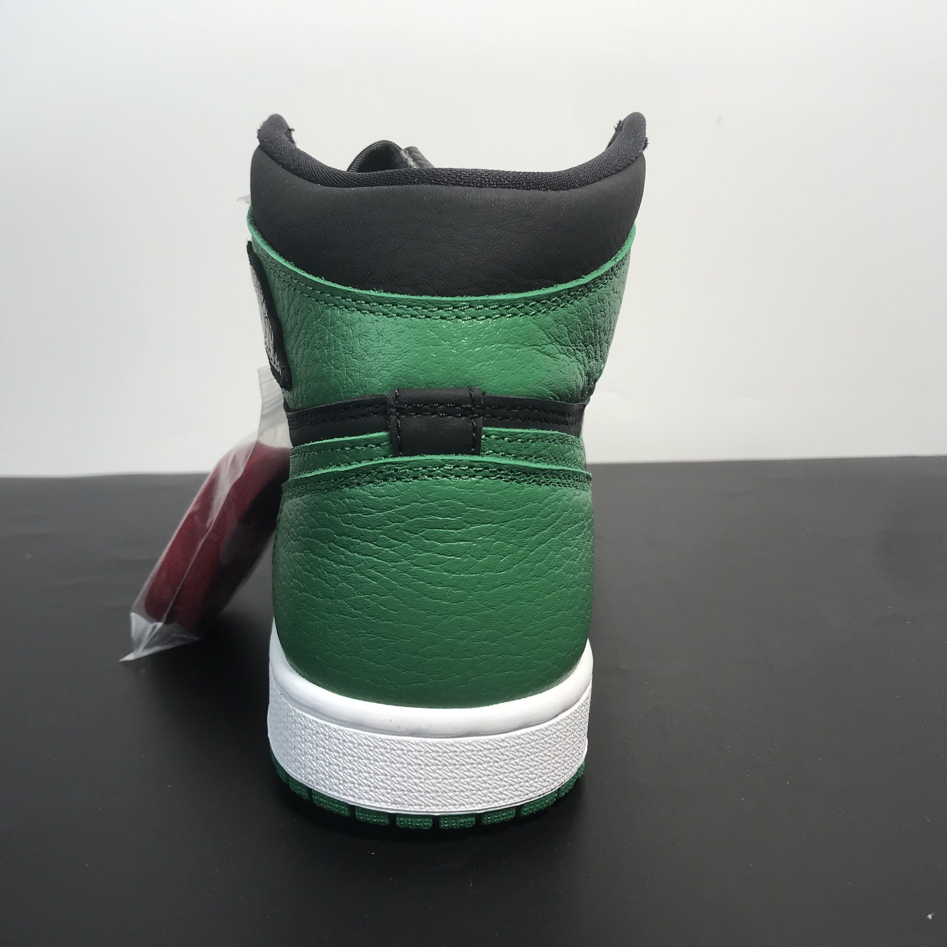 Nike Air Jordan 1 Retro High OG 'Pine Green 2.0'