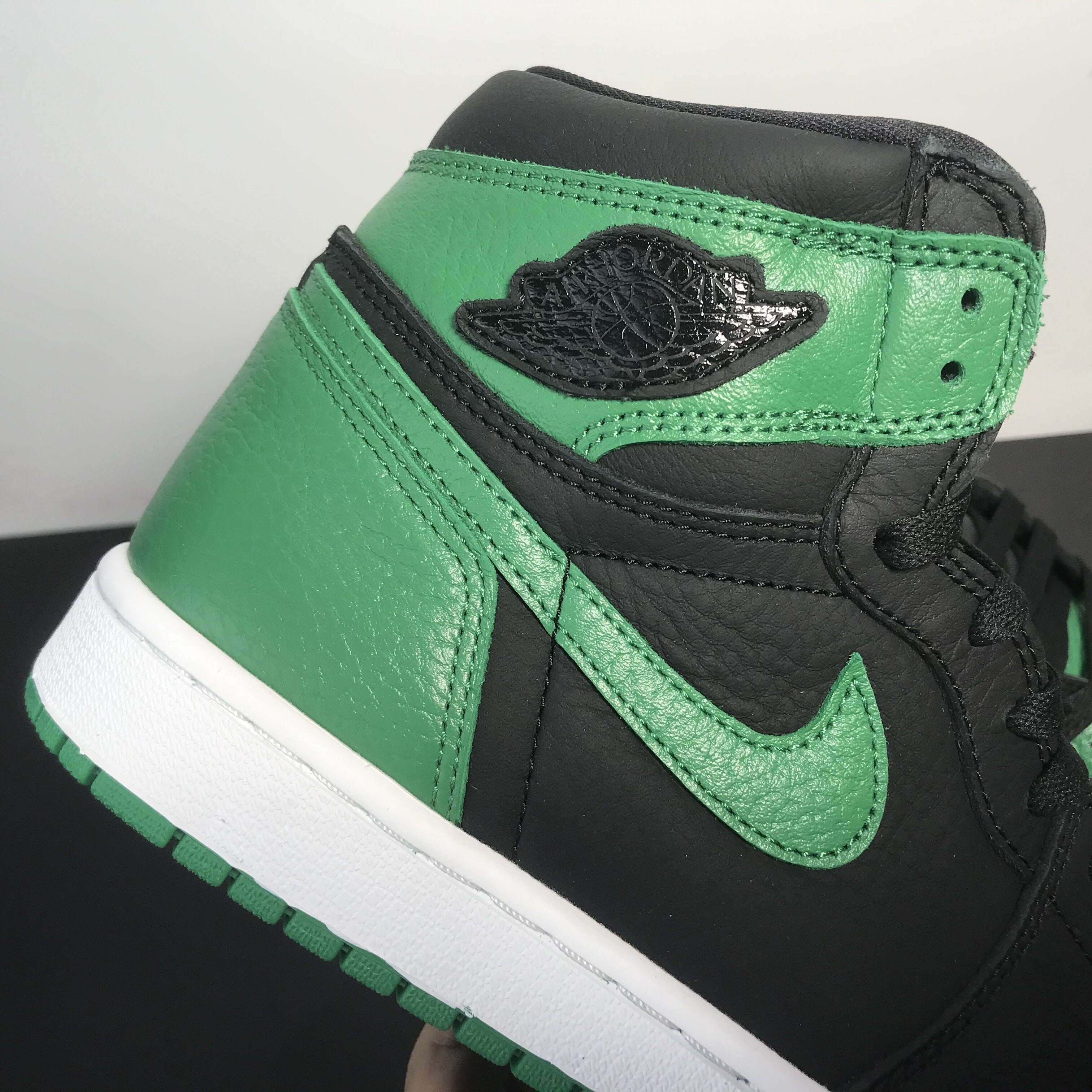 Nike Air Jordan 1 Retro High OG 'Pine Green 2.0'