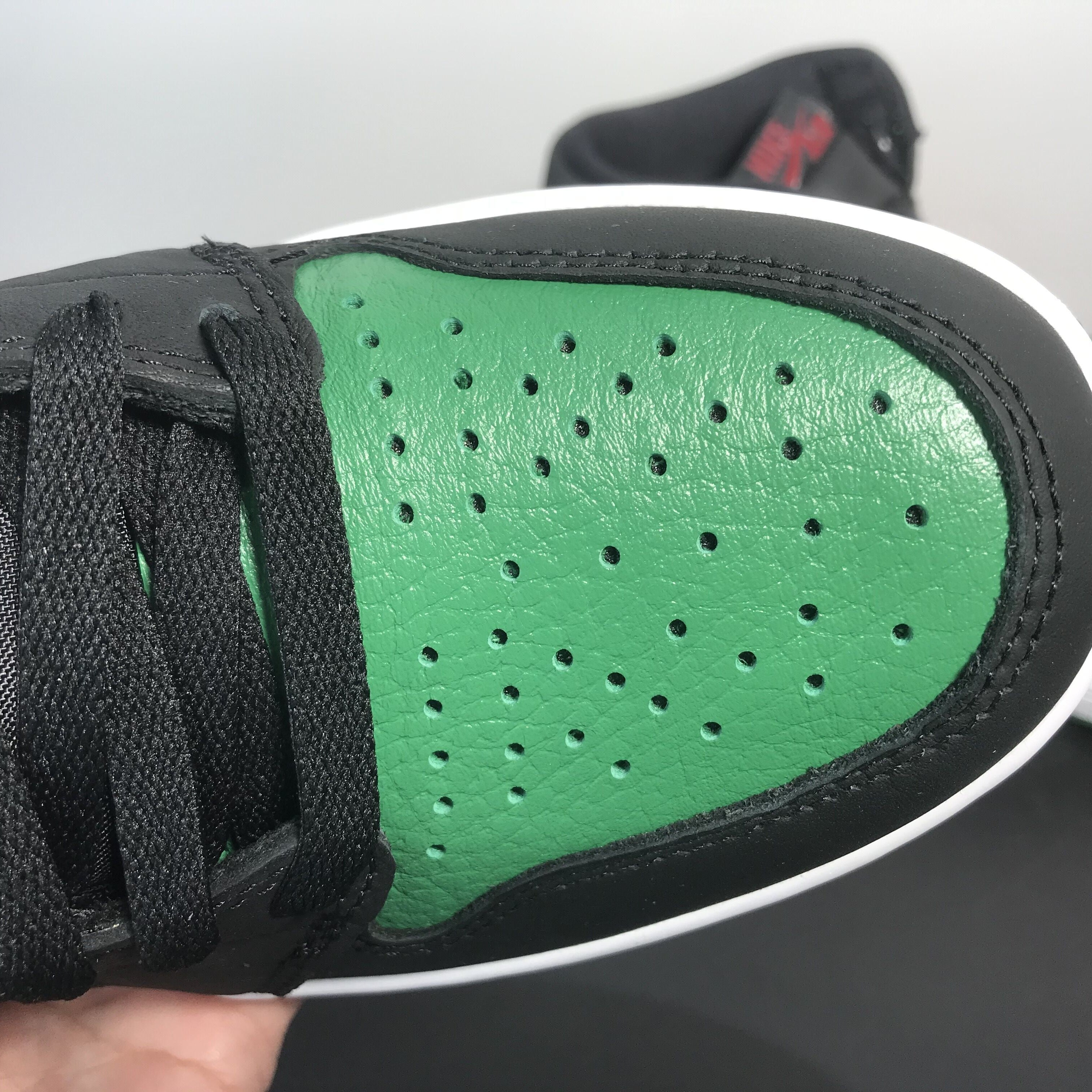 Nike Air Jordan 1 Retro High OG 'Pine Green 2.0'