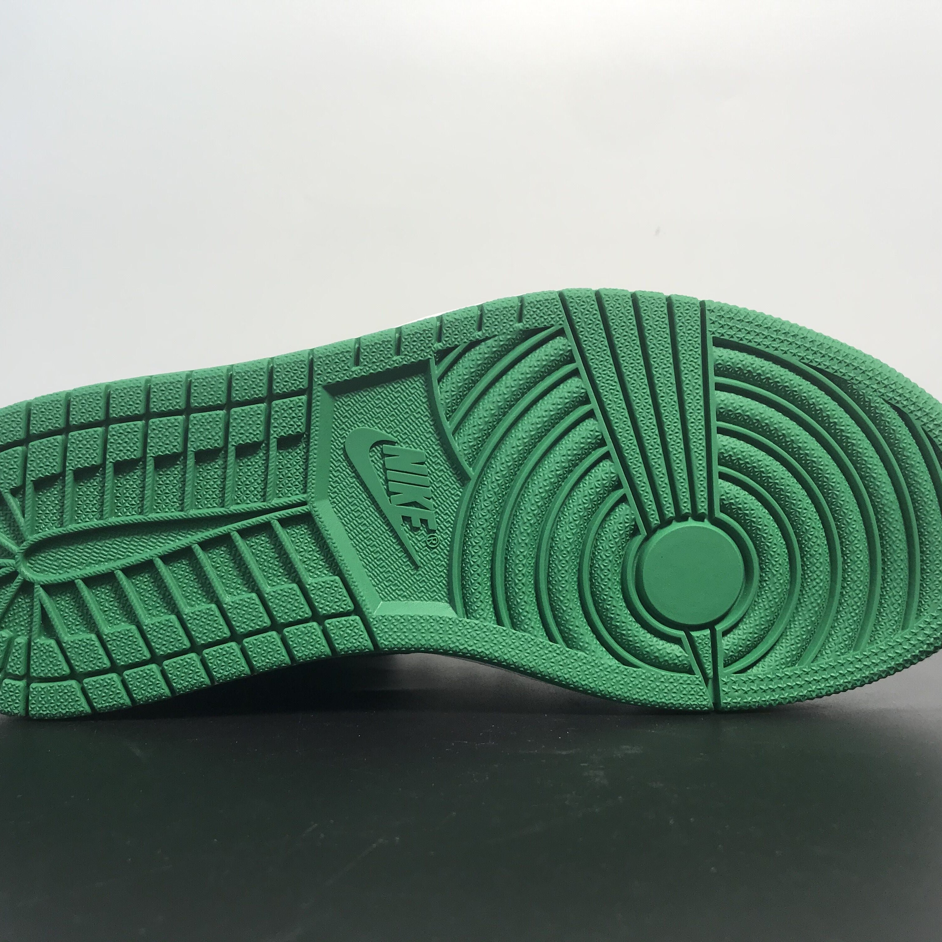 Nike Air Jordan 1 Retro High OG 'Pine Green 2.0'