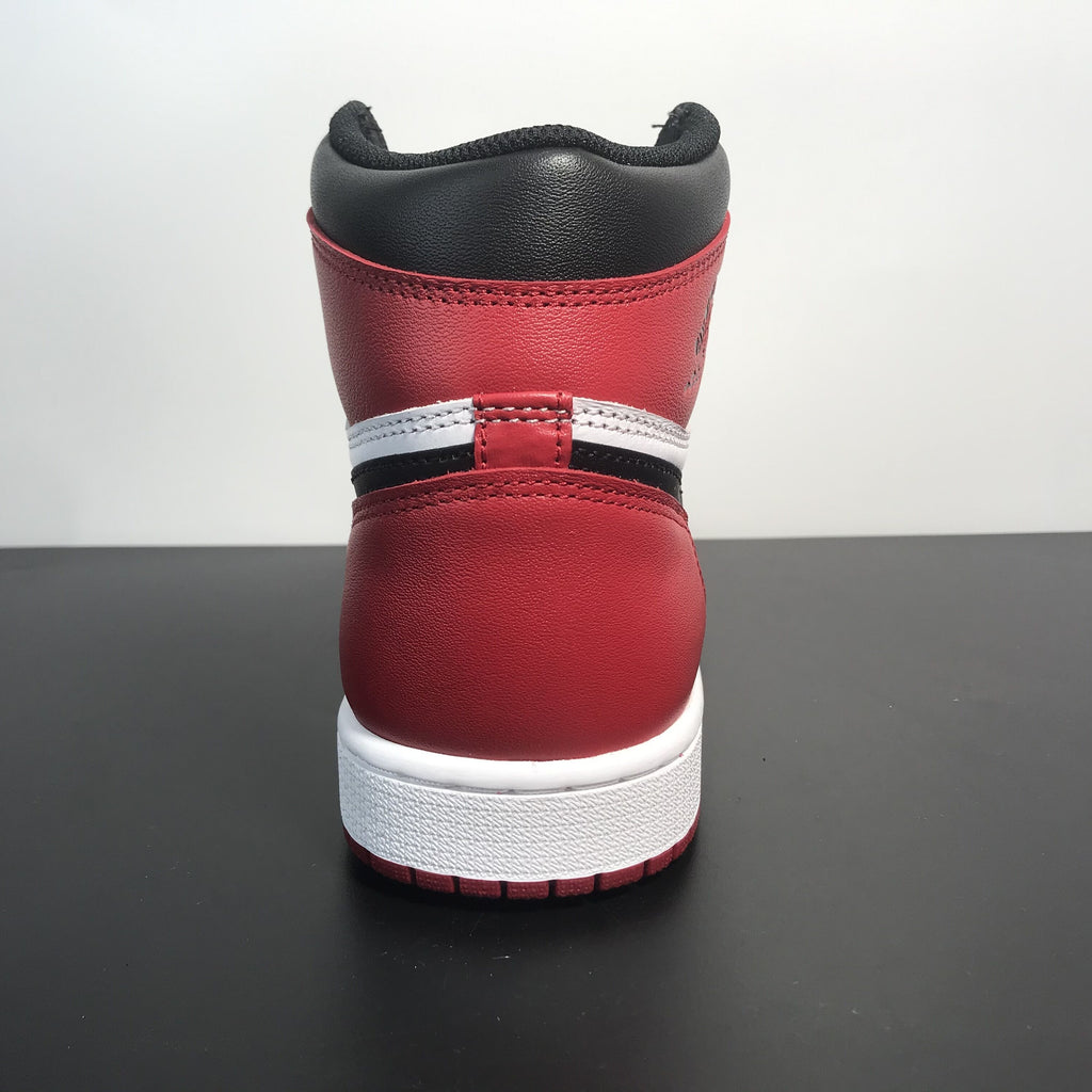 Giày Nike Air Jordan 1 Retro 'Black Toe'
