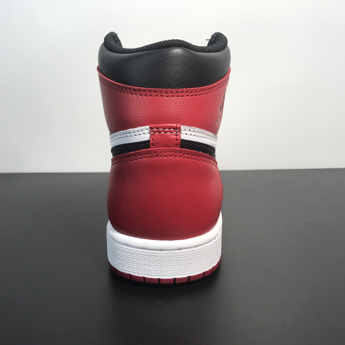 Giày Nike Air Jordan 1 Retro 'Black Toe'