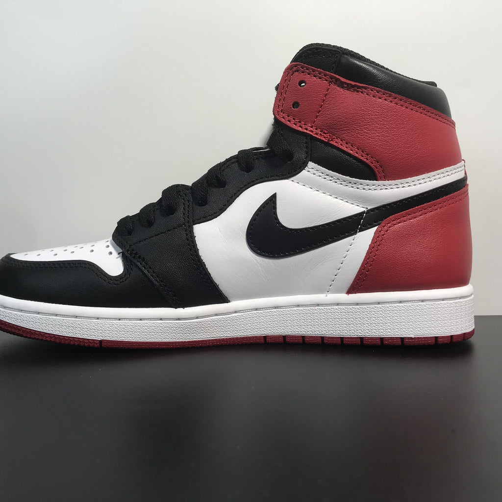 Giày Nike Air Jordan 1 Retro 'Black Toe'
