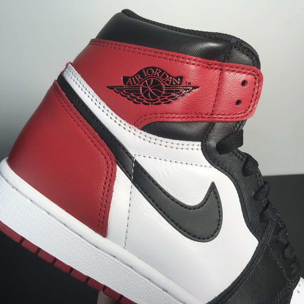 Giày Nike Air Jordan 1 Retro 'Black Toe'
