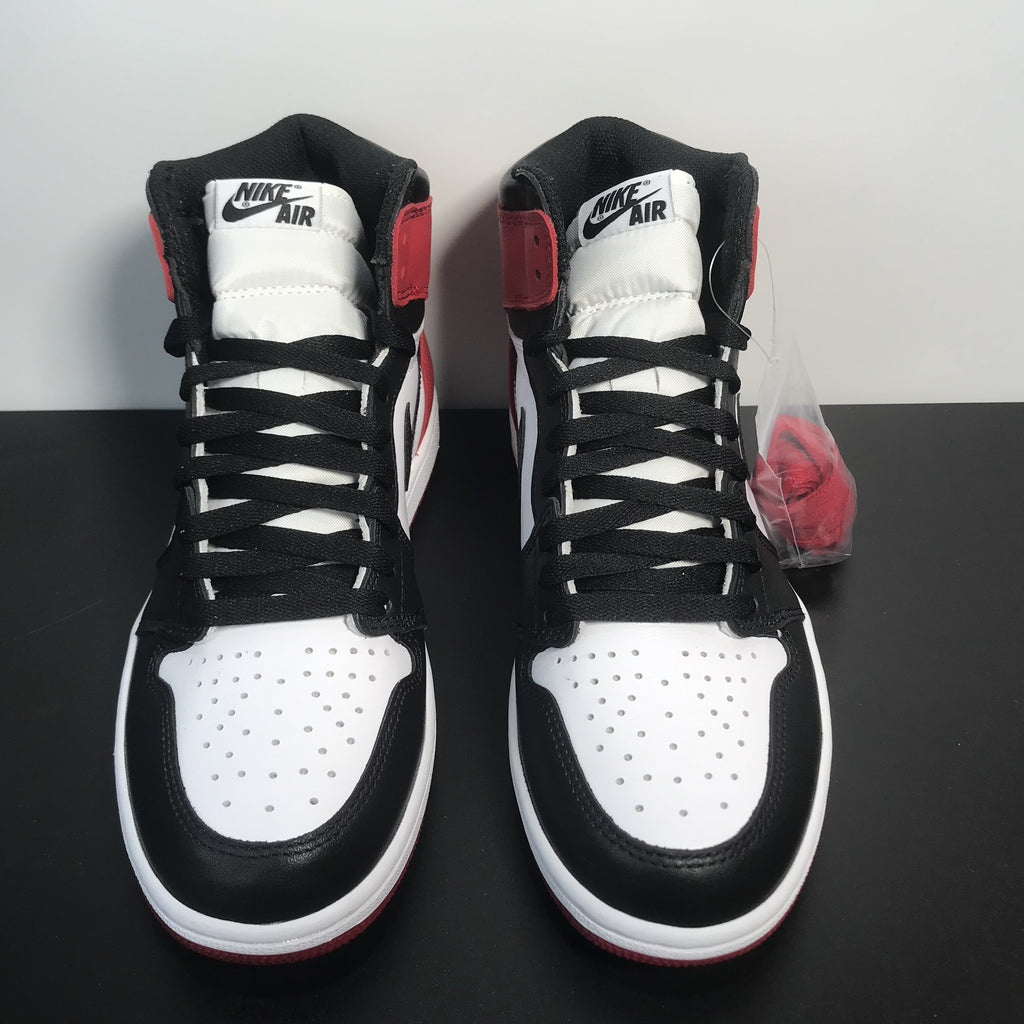 Giày Nike Air Jordan 1 Retro 'Black Toe'