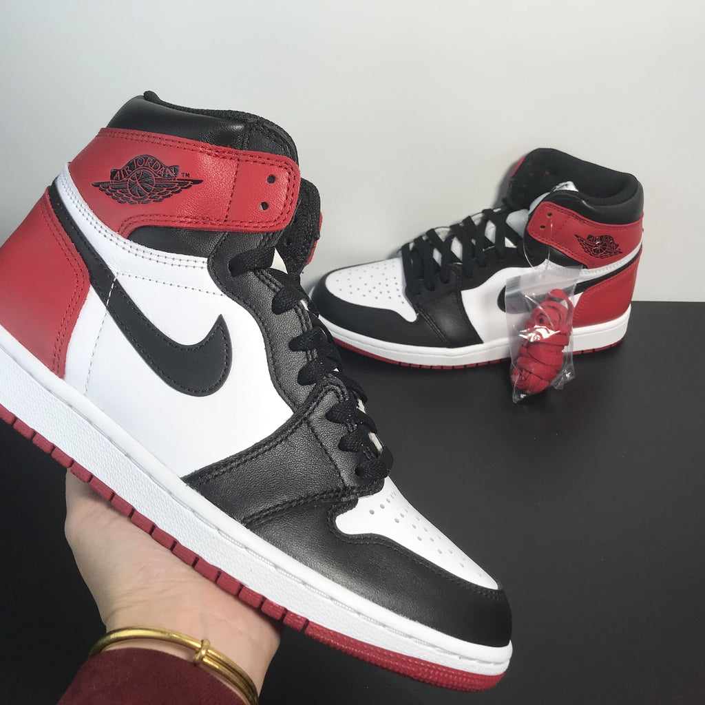 Giày Nike Air Jordan 1 Retro 'Black Toe'