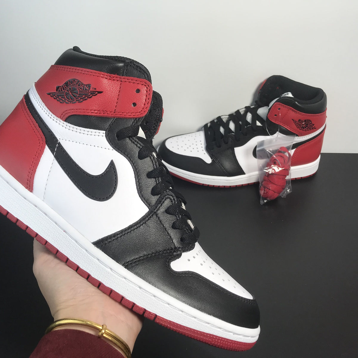 Giày Nike Air Jordan 1 Retro 'Black Toe'