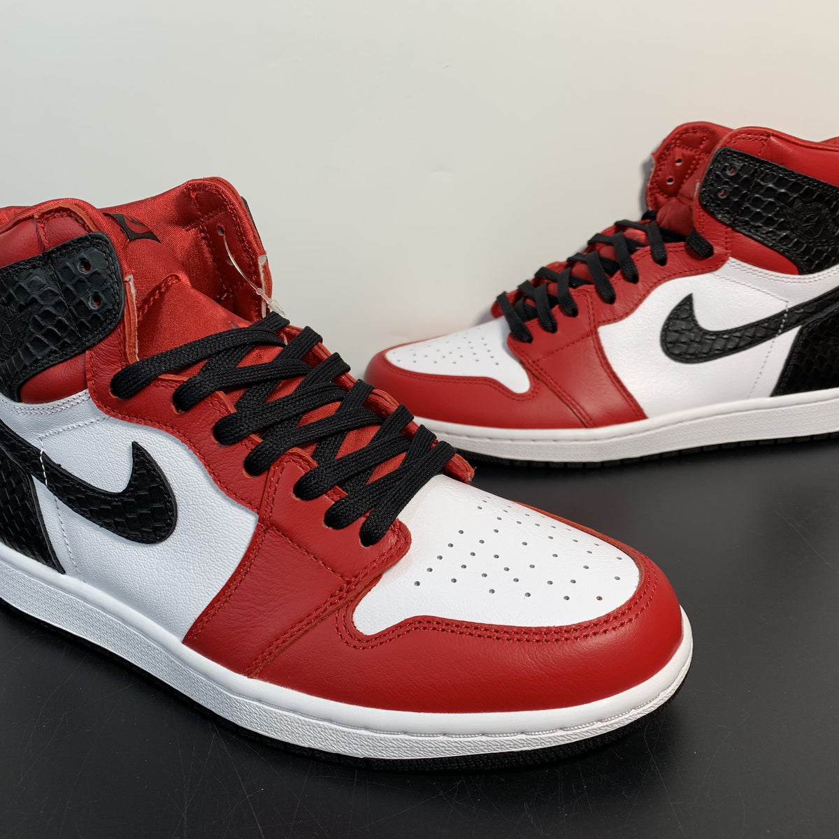 Air Jordan 1 Retro High OG-Satin Snake-