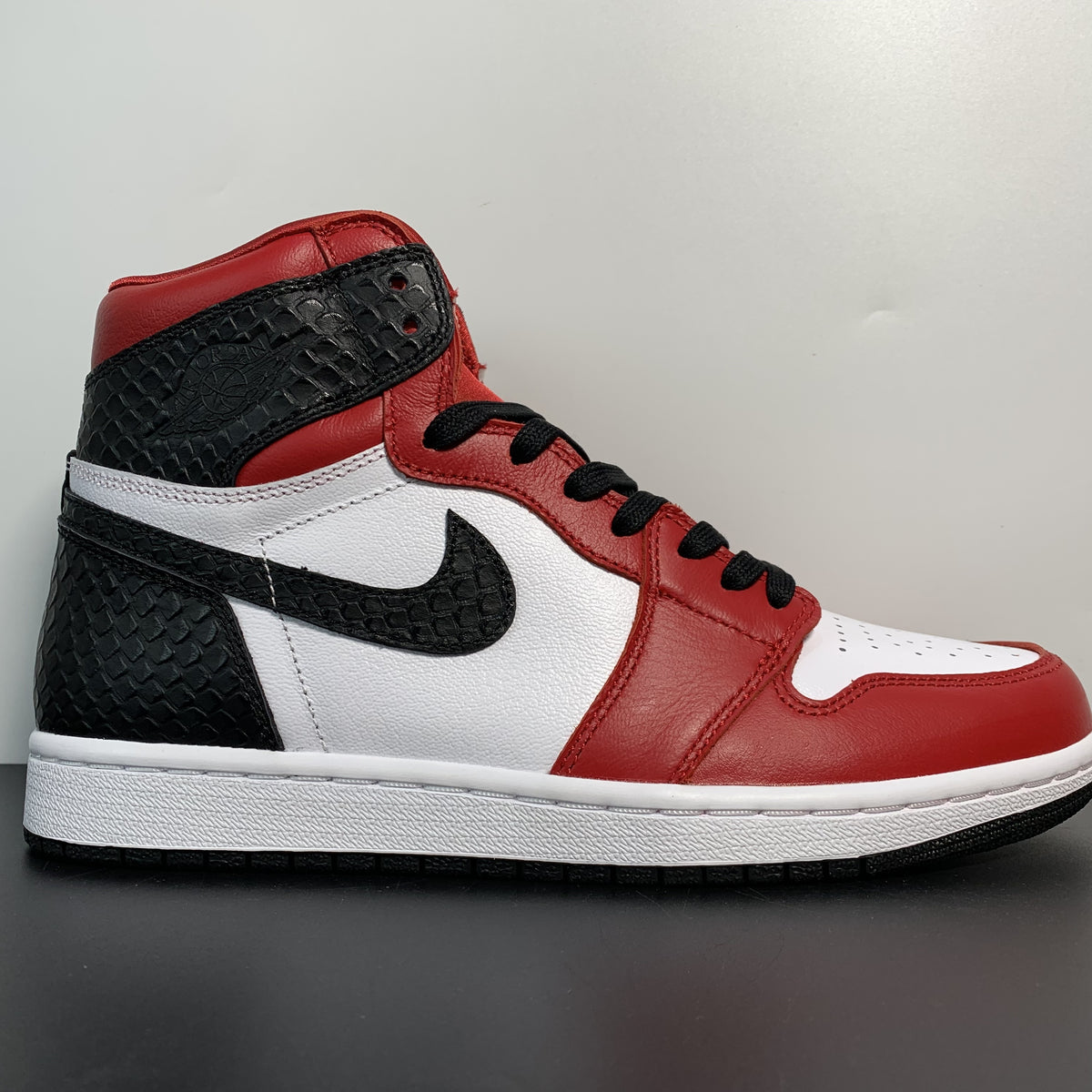 Air Jordan 1 Retro High OG-Satin Snake-
