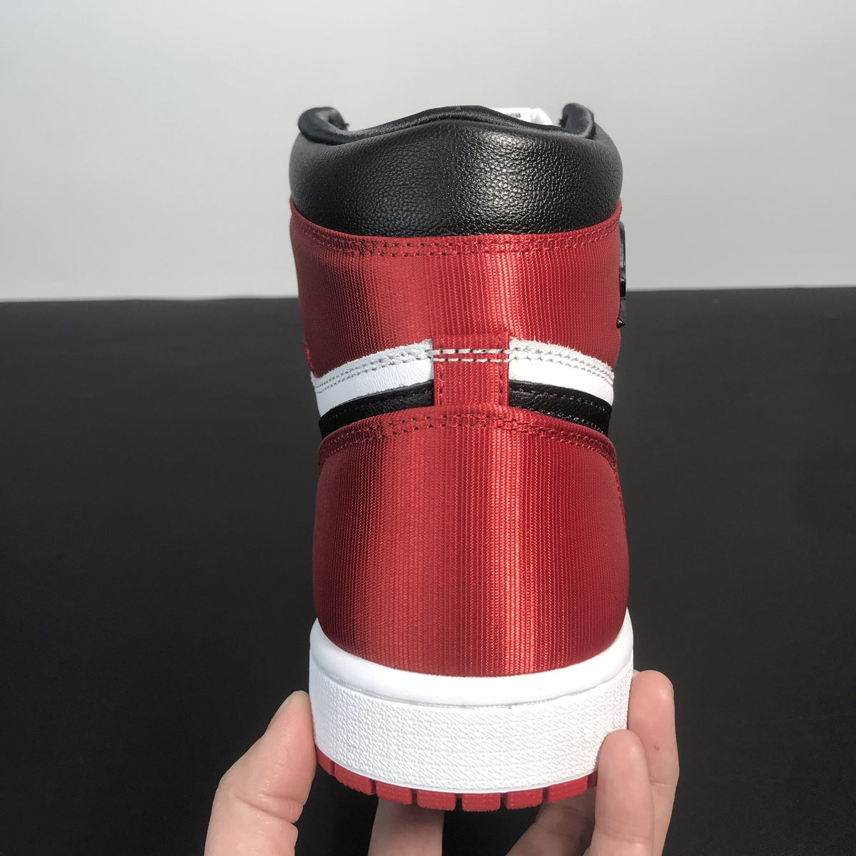 Air Jordan AJ1 Satin WMNS“Black Toe”