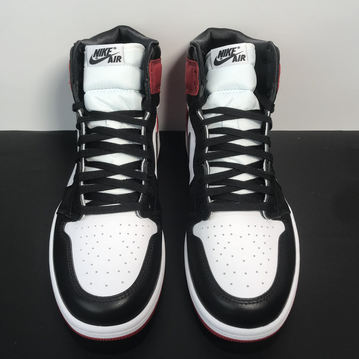 Air Jordan AJ1 Satin WMNS“Black Toe”