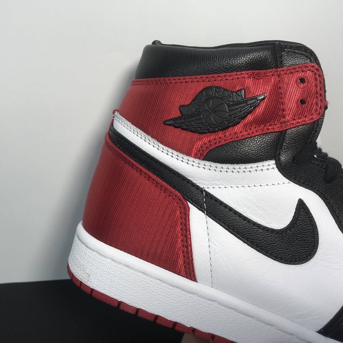 Air Jordan AJ1 Satin WMNS“Black Toe”