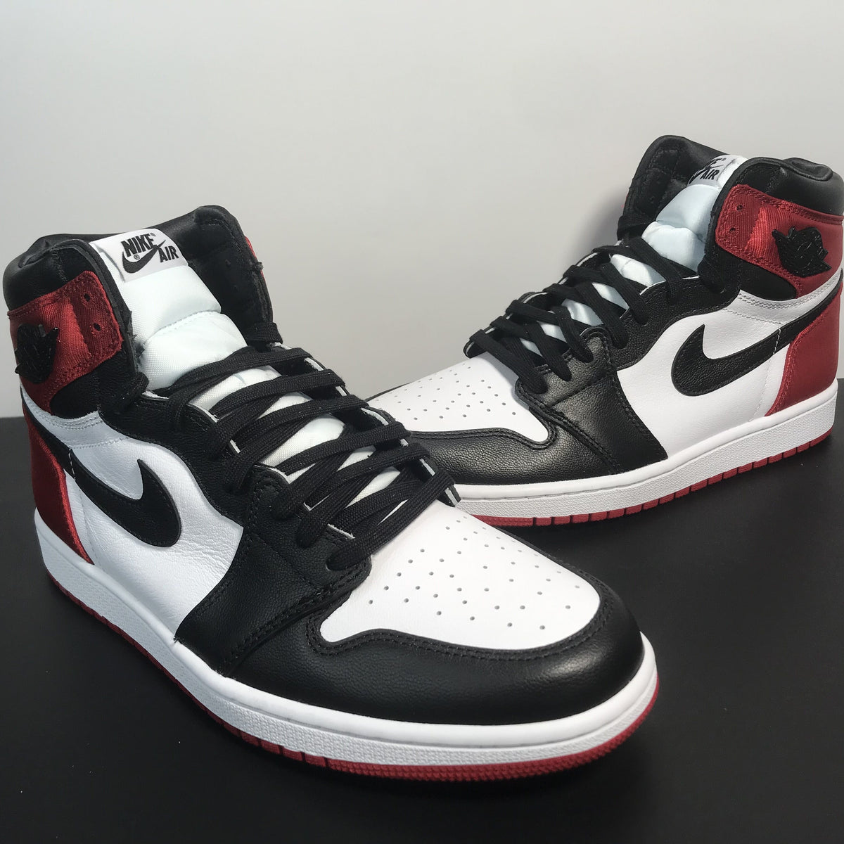 Air Jordan AJ1 Satin WMNS“Black Toe”