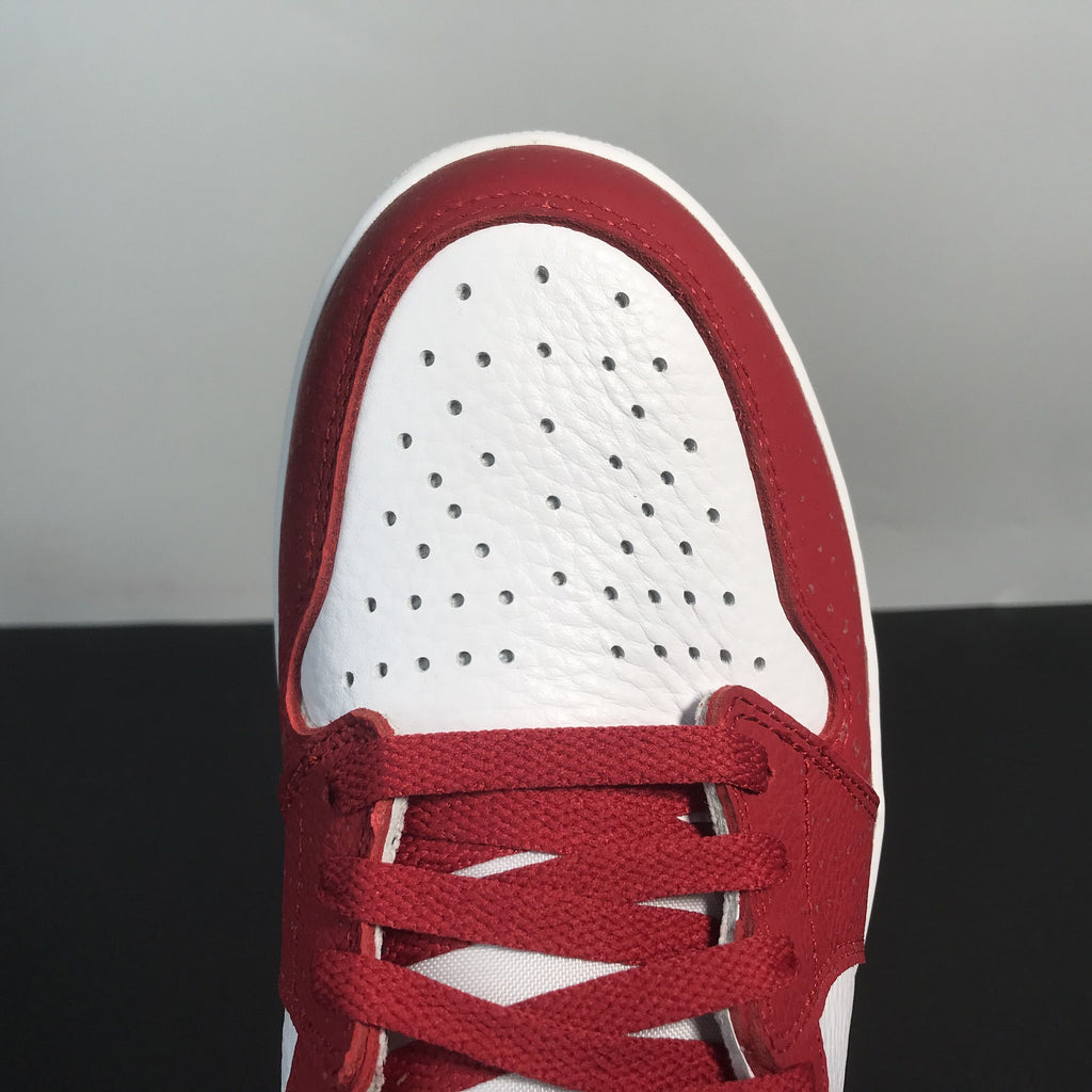 Nike Air Jordan 1 Retro High OG 'Spider-Man Origin Story'