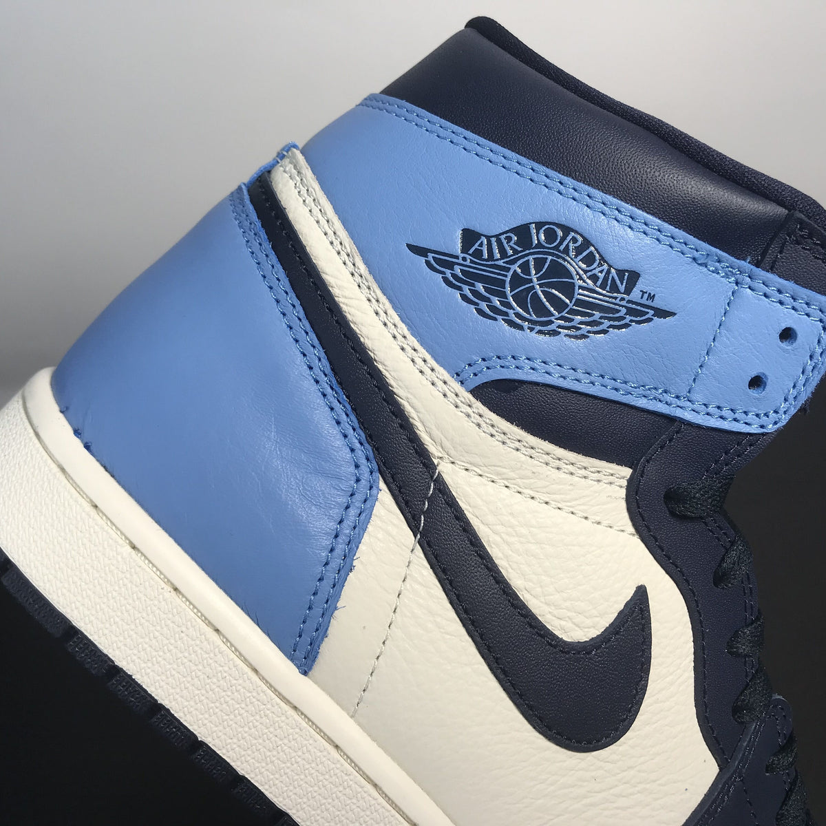 Nike Air Jordan 1 Retro High OG 'Obsidian'