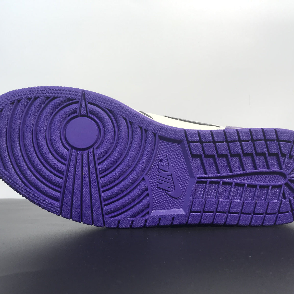 Air Jordan 1“Court Purple"