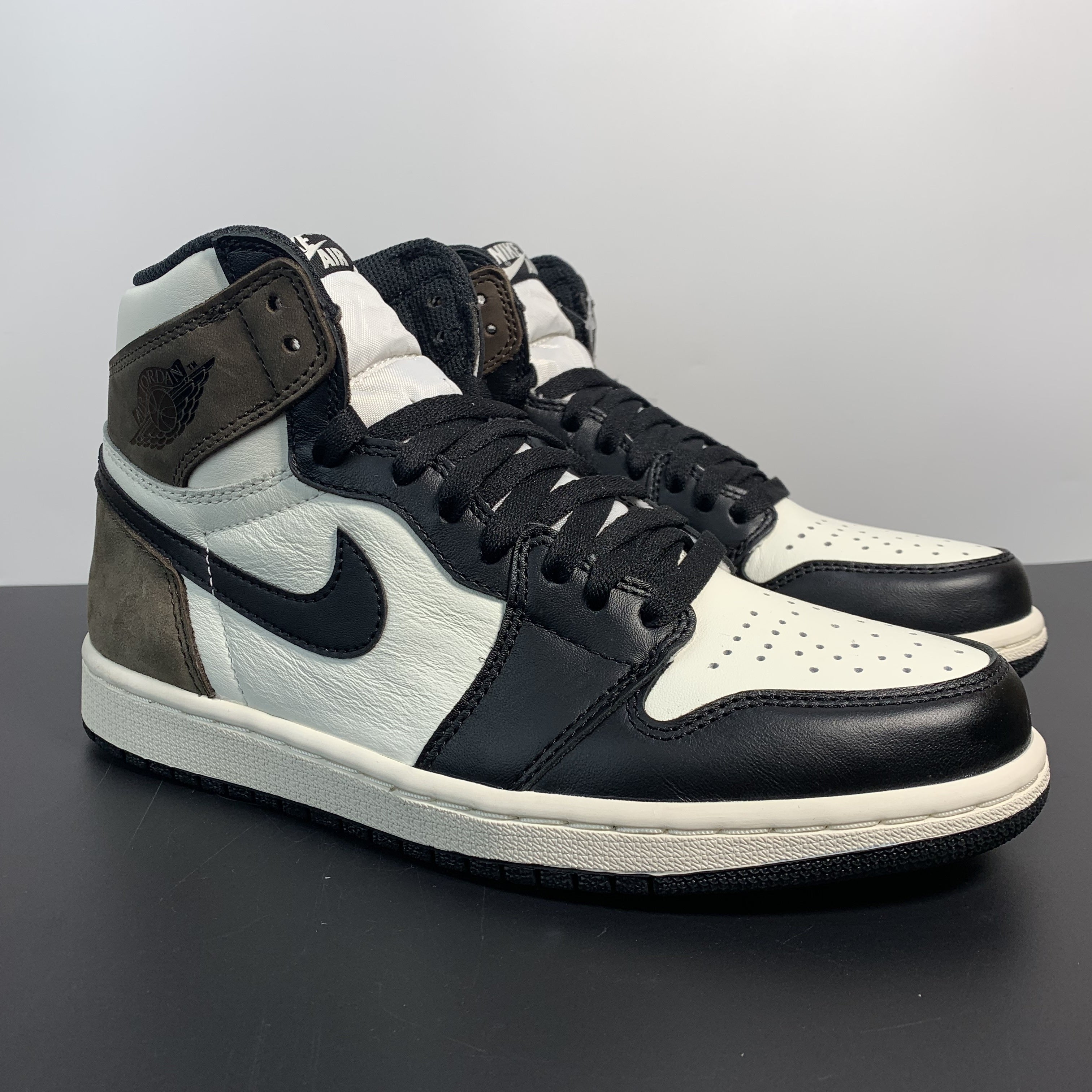 Air Jordan 1 High OG “Dark Mocha”