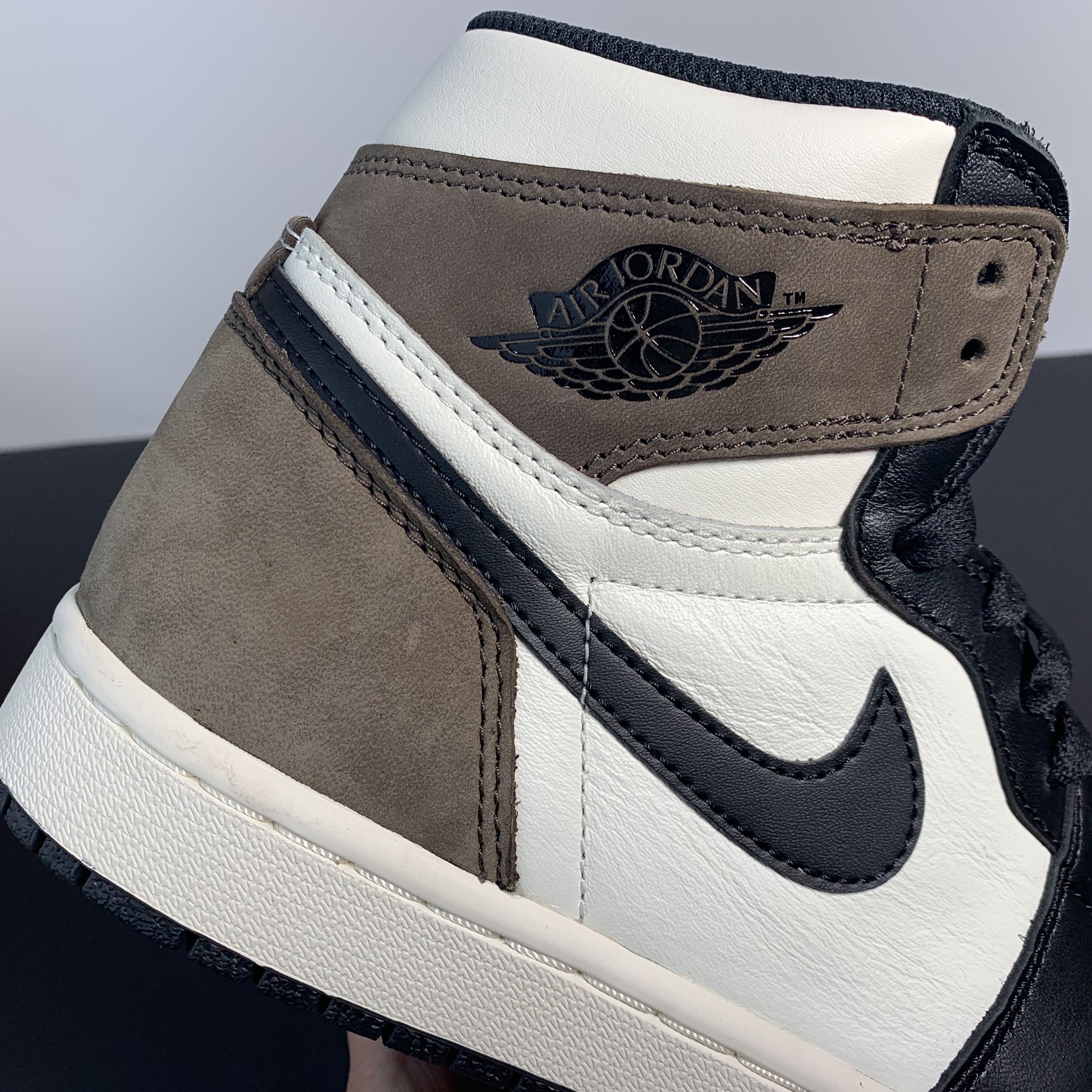 Air Jordan 1 High OG “Dark Mocha”