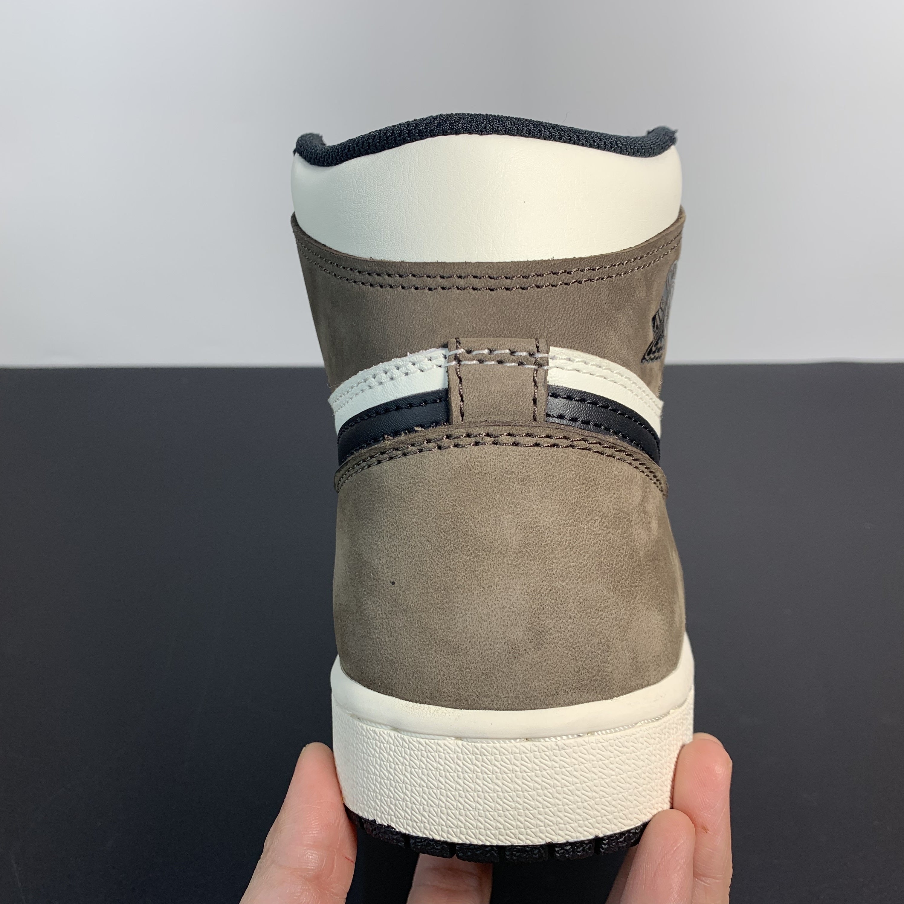 Air Jordan 1 High OG “Dark Mocha”