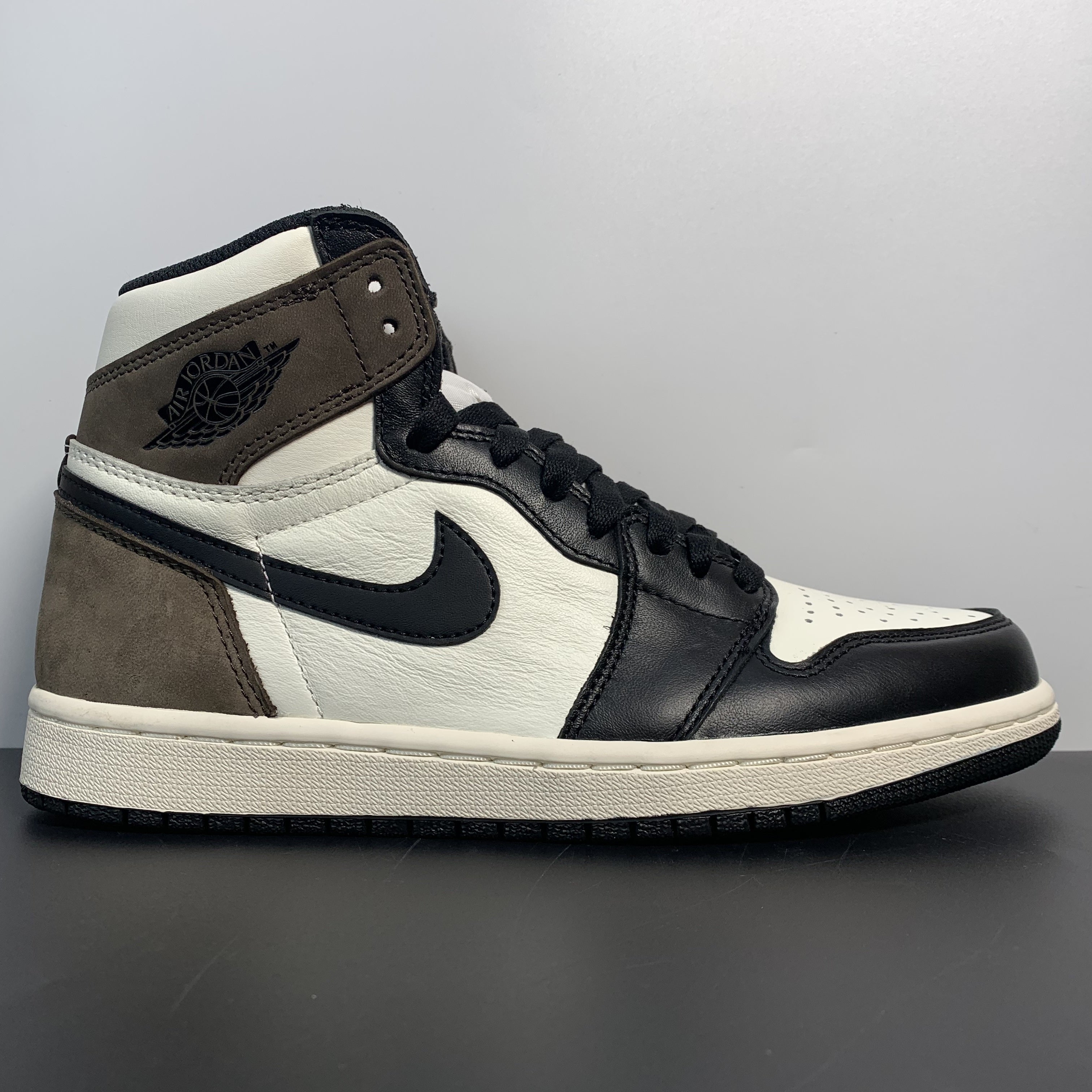 Air Jordan 1 High OG “Dark Mocha”