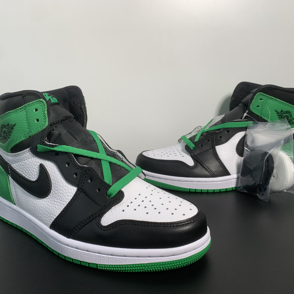 Air Jordan 1 High OG “Lucky Green”