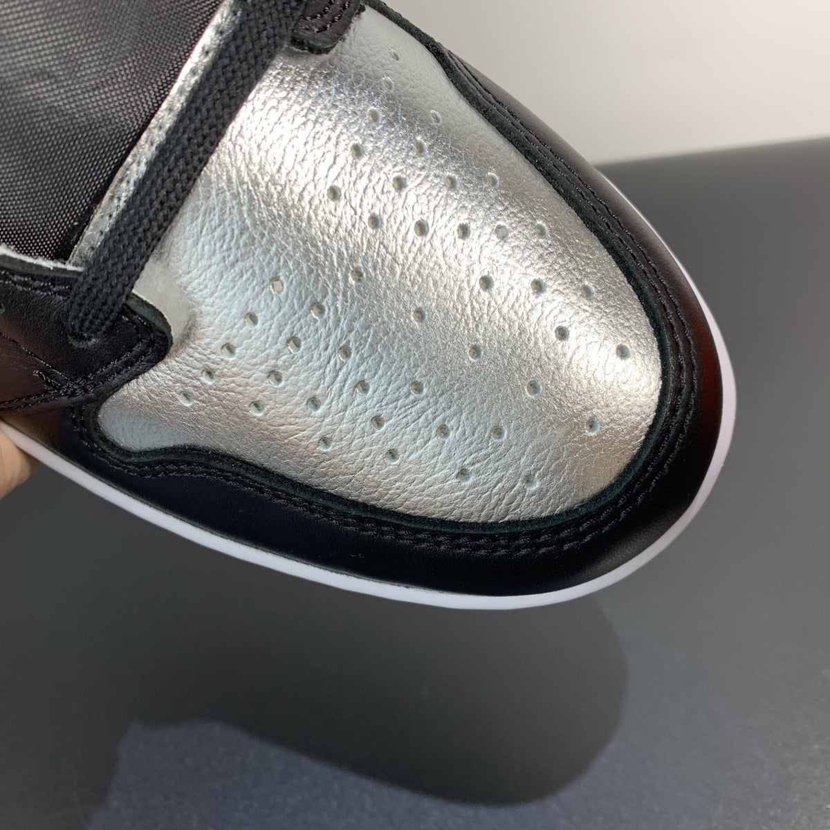 Air Jordan 1 High OG ”Silver Toe“