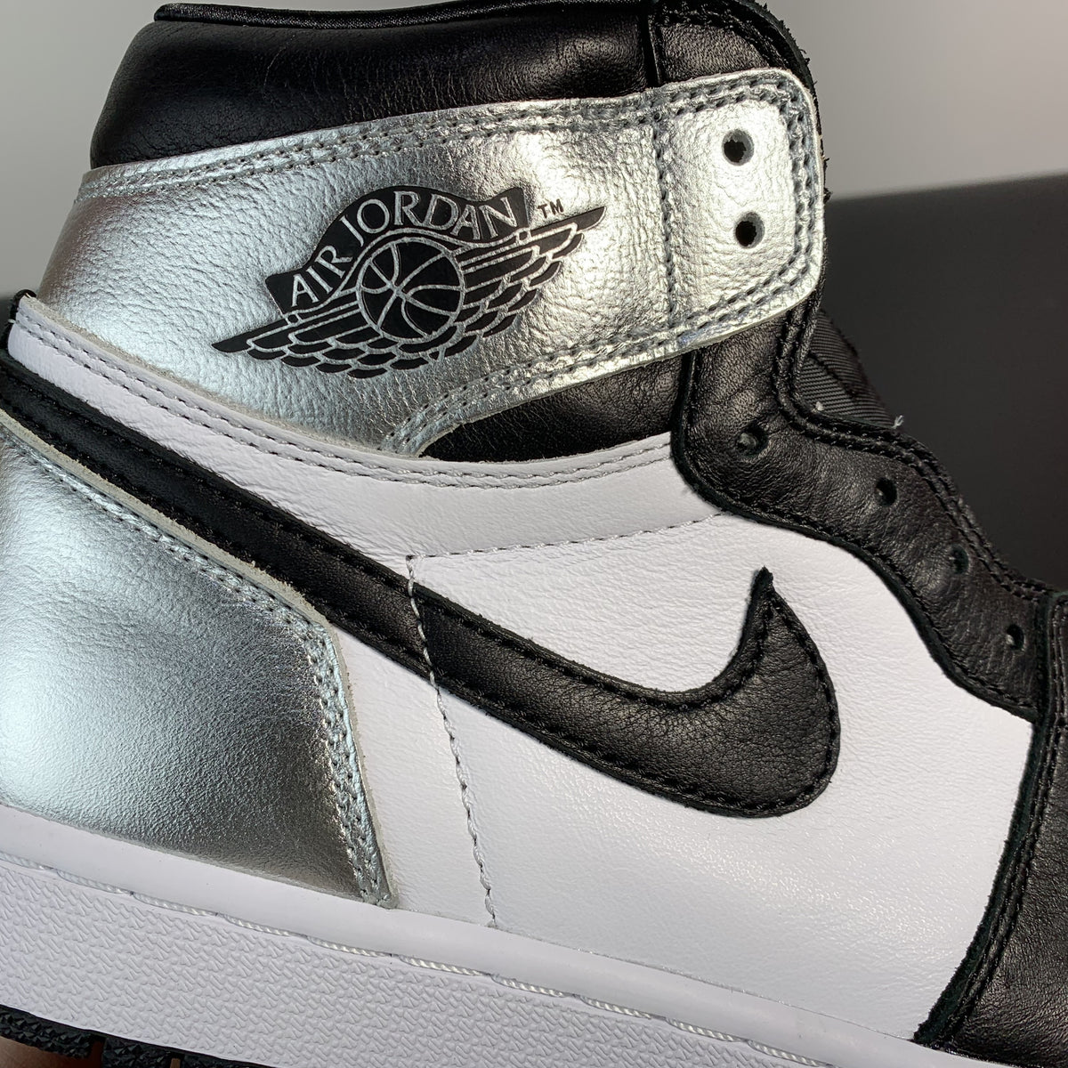 Air Jordan 1 High OG ”Silver Toe“