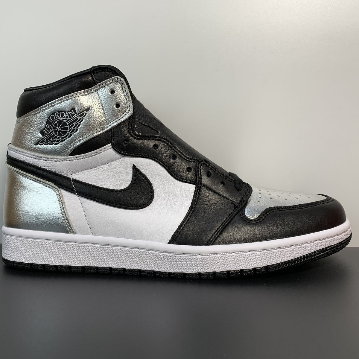 Air Jordan 1 High OG ”Silver Toe“