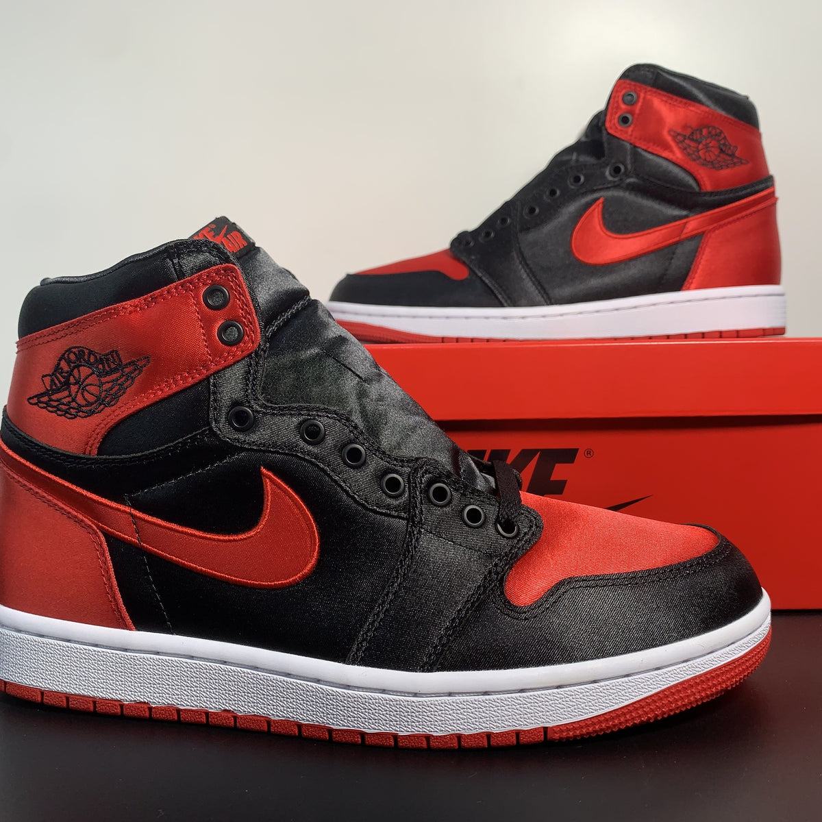 Air Jordan 1 High OG WMNS “Satin Bred”