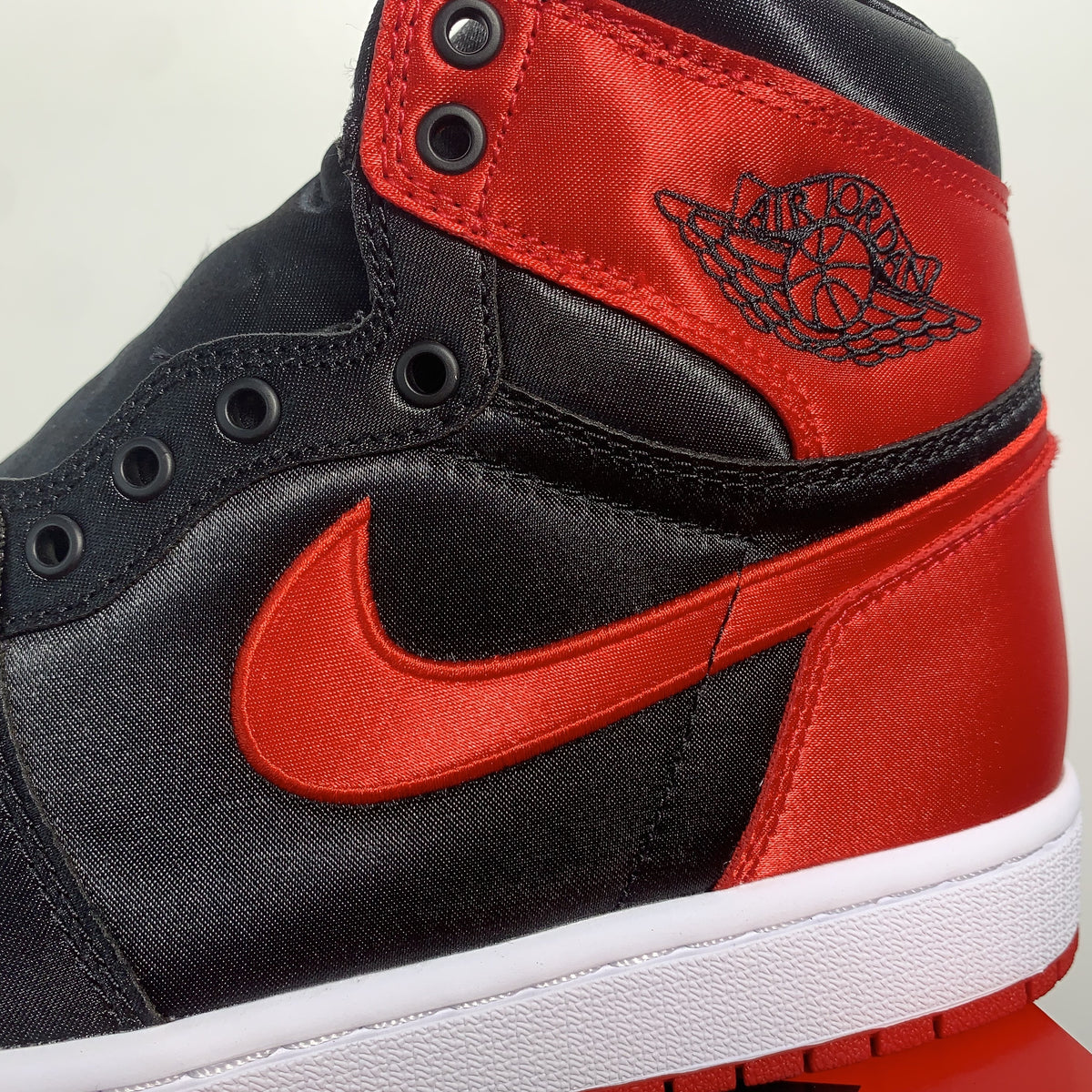 Air Jordan 1 High OG WMNS “Satin Bred”