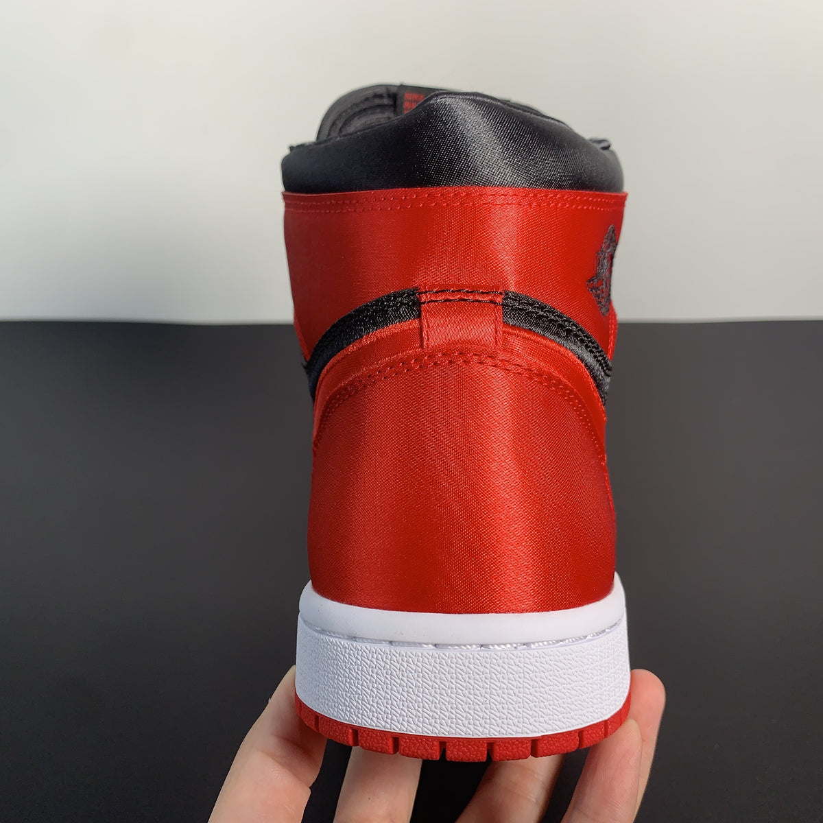 Air Jordan 1 High OG WMNS “Satin Bred”