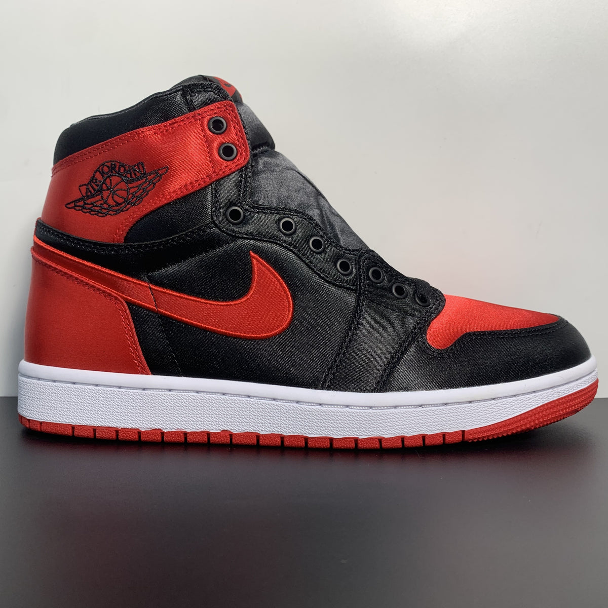 Air Jordan 1 High OG WMNS “Satin Bred”