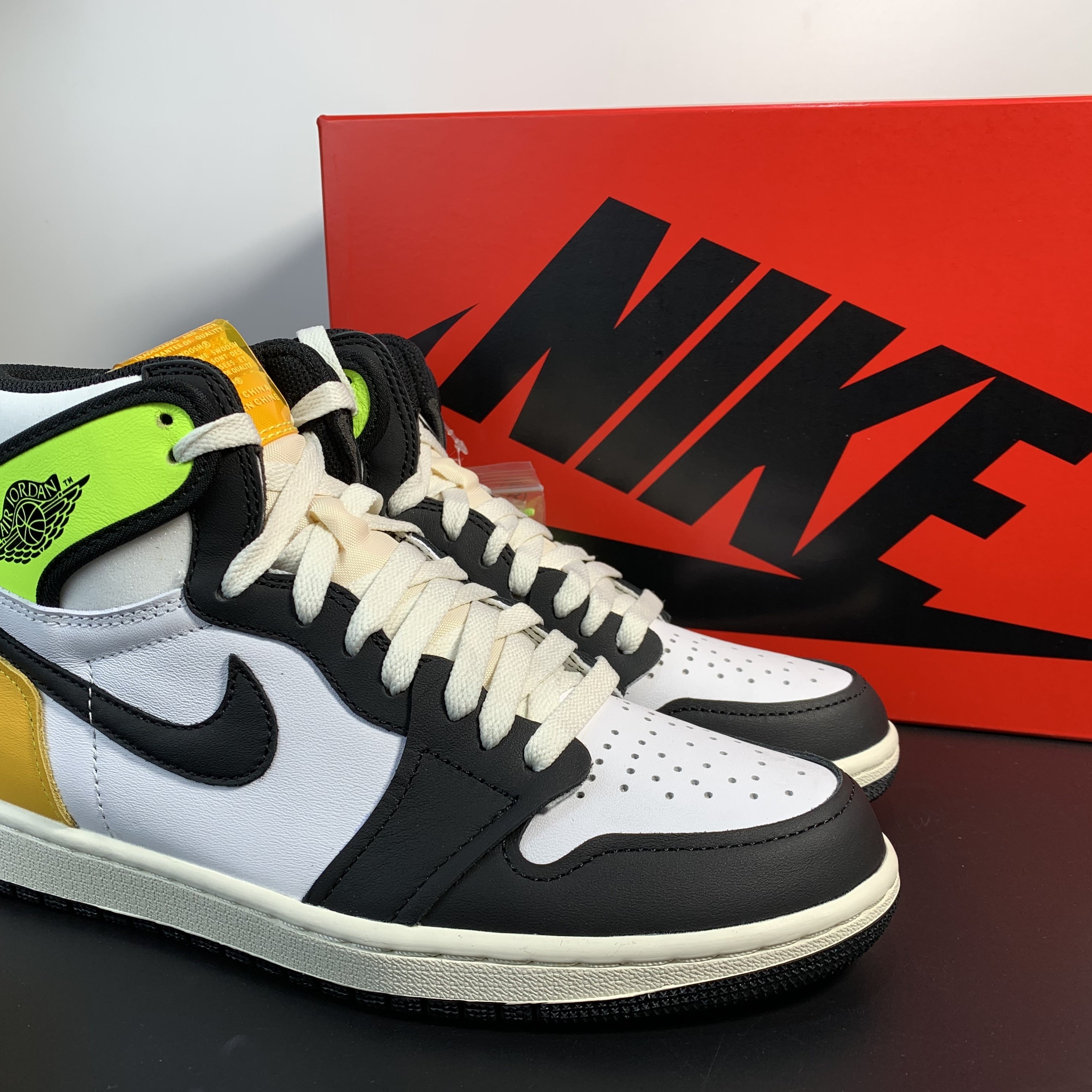 Air Jordan 1 Retro “Volt Gold”