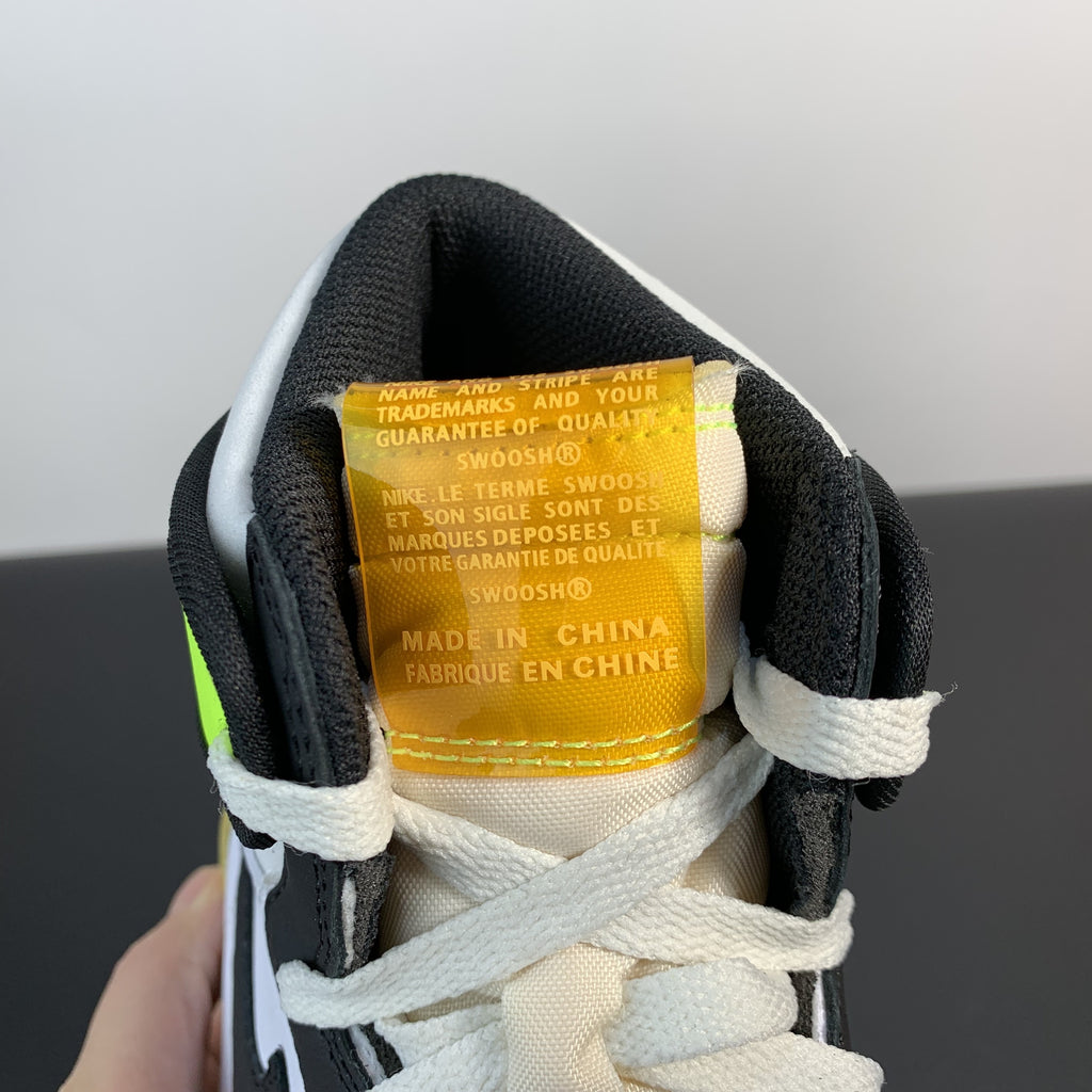 Air Jordan 1 Retro “Volt Gold”