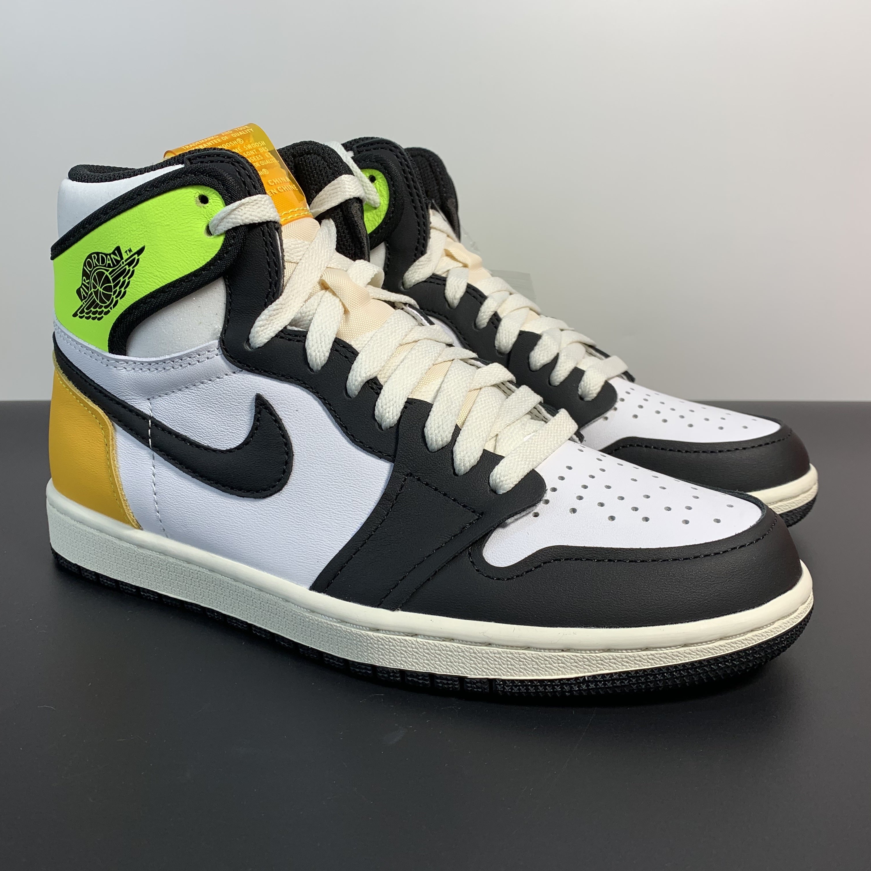 Air Jordan 1 Retro “Volt Gold”
