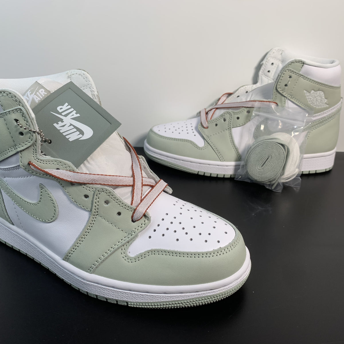 Air Jordan 1 Retro High OG“Seafoam”