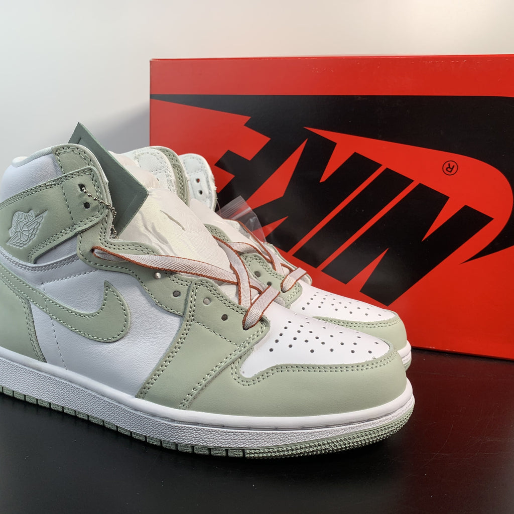 Air Jordan 1 Retro High OG“Seafoam”