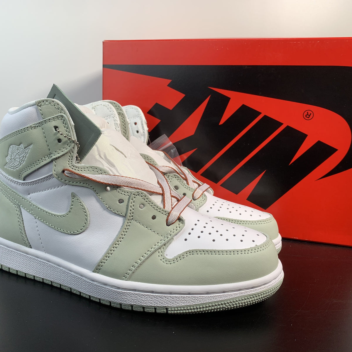 Air Jordan 1 Retro High OG“Seafoam”