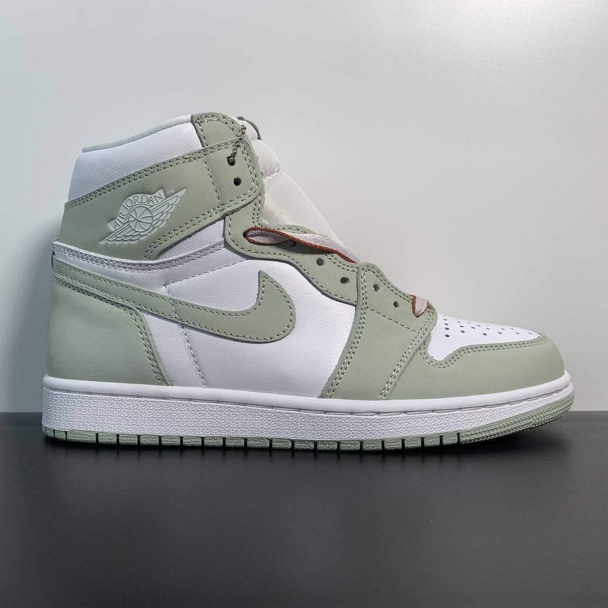 Air Jordan 1 Retro High OG“Seafoam”