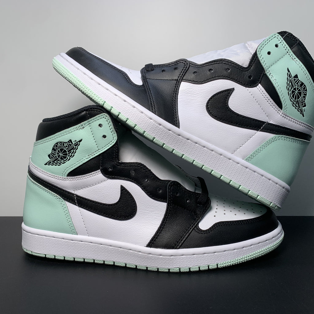 Nike Air Jordan 1 Retro High OG 'Green Glow'