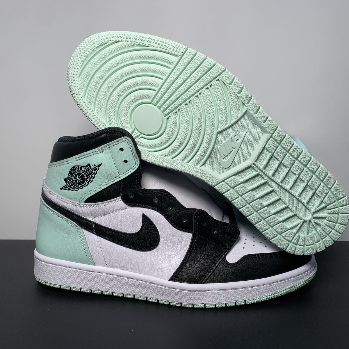 Nike Air Jordan 1 Retro High OG 'Green Glow'